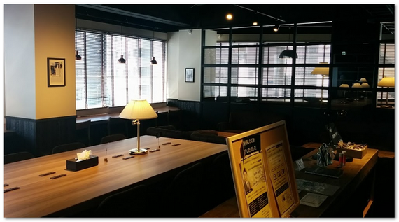 コワーキングスペースの会議室