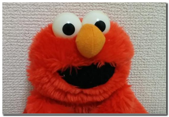 セサミストリートのエルモの人形