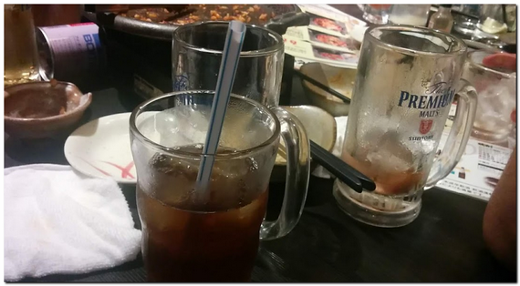 居酒屋のテーブルの上